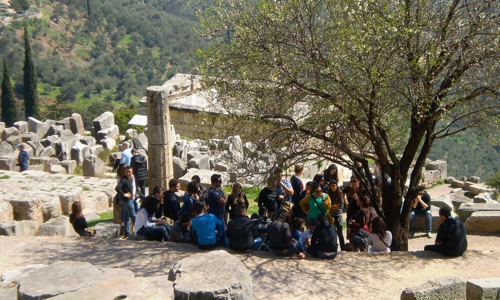 Ξεναγοί: Προχωρούν σε απεργία - Διαφωνούν με τους «συνοδούς» στους τουρίστες